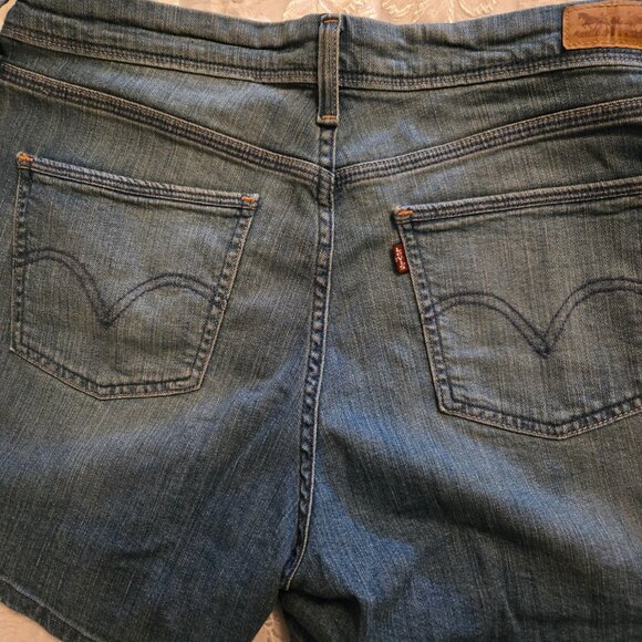 Levi's shorts - Picture 4 of 4
